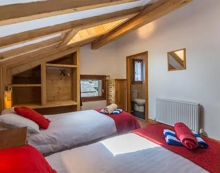 Les Chosalets Chalet Sleeps 14 Chalet
