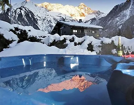 Les Chosalets Chalet Sleeps 14 * Chamonix