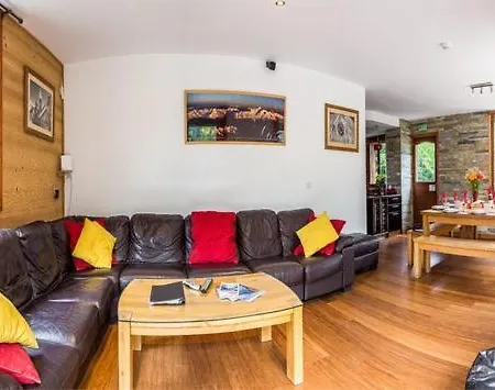 Les Chosalets Chalet Sleeps 14